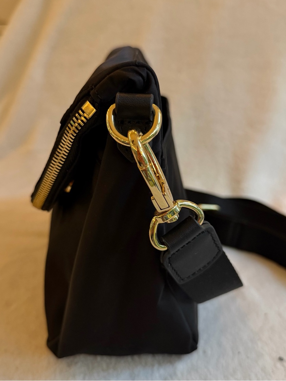 Quince Black Revive Nylon Foldover Crossbody Bag NWOT Adjustable Strap Gold Zip - Picture 8 of 13